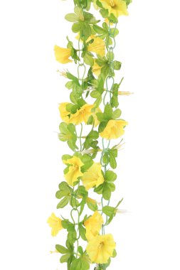Sarı yapay çiçek asılı.