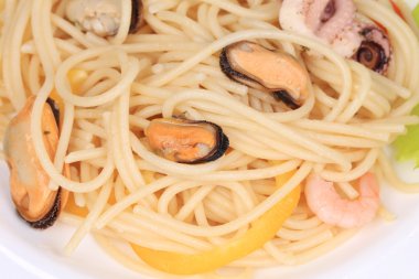 Deniz makarna salatası