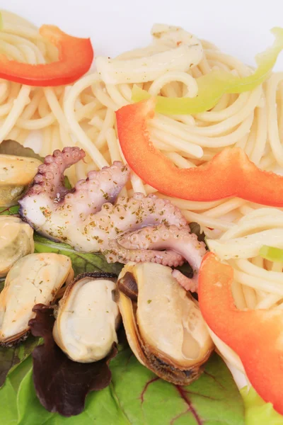 Salada de mar com espaguete — Fotografia de Stock