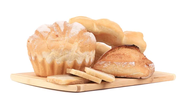 Pane bianco su una tavola di legno . — Foto Stock