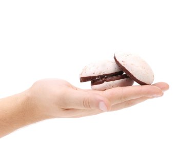 çikolata meringues elini tutar