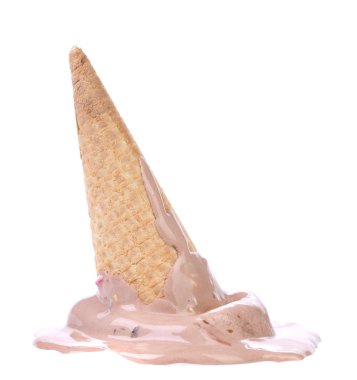 Çikolatalı dondurma külahı düşmüş