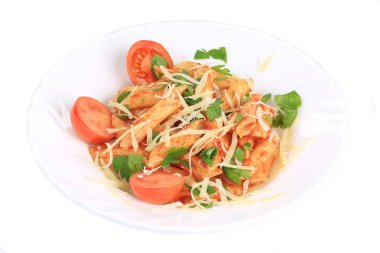 domates soslu ve sebzeli makarna.