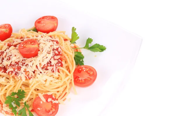 バジルソースとチーズのスパゲティ — ストック写真