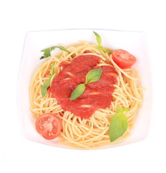 Spaghetti med tomatsås och basilika — Stockfoto
