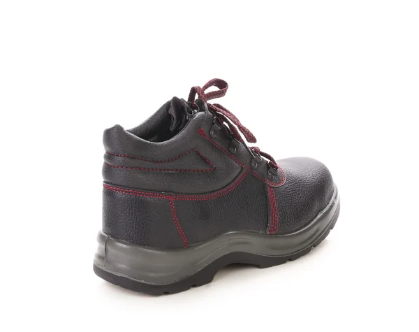 Чёрный спортивный ботинок с красными шнурками . — стоковое фото
