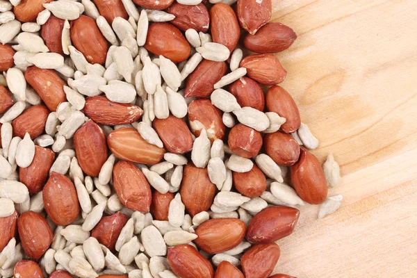 Peanuts and sunflower seeds. — Stock Photo, Image