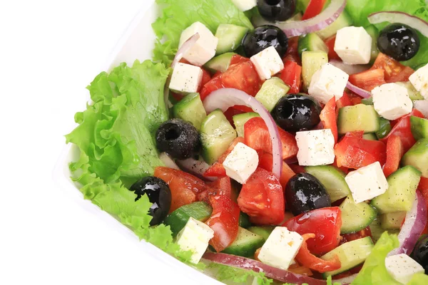 Salată grecească în farfurie . — Fotografie, imagine de stoc