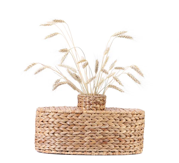 Wicker vase with wheat ears. — Stock Photo, Image