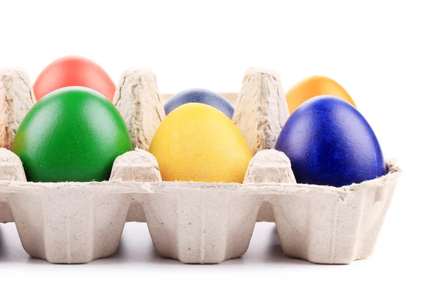 Huevos coloridos de Pascua en caja . — Foto de Stock