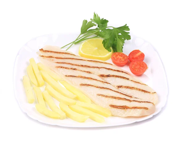 Filete de pescado con patatas fritas y hierbas . — Foto de Stock