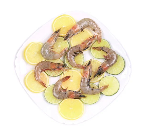 Raw prawns on lemon slices. — Stock Photo, Image