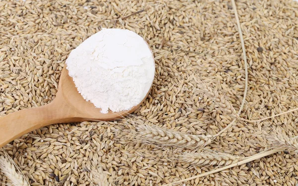 Spoon with flour on the wheat. — Stock Photo, Image