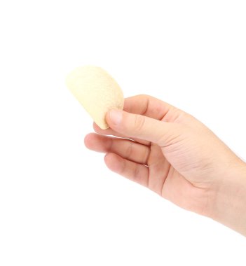 patates cipsi elini tutar.