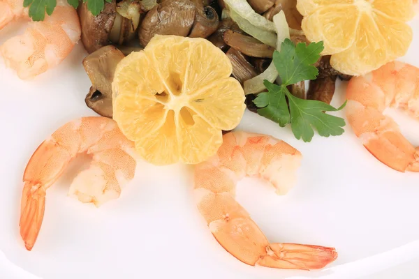 Shrimp salad with lemons and mushrooms. — Stock Photo, Image