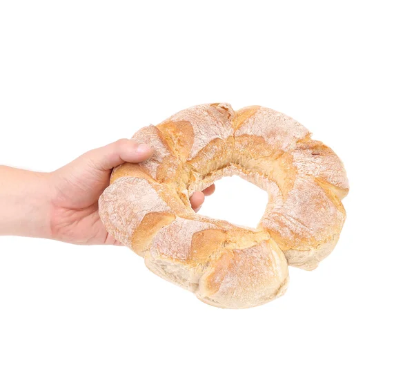 Ręka trzyma chleb okrągły. — Zdjęcie stockowe