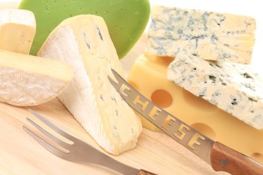 çeşitli peynirler.