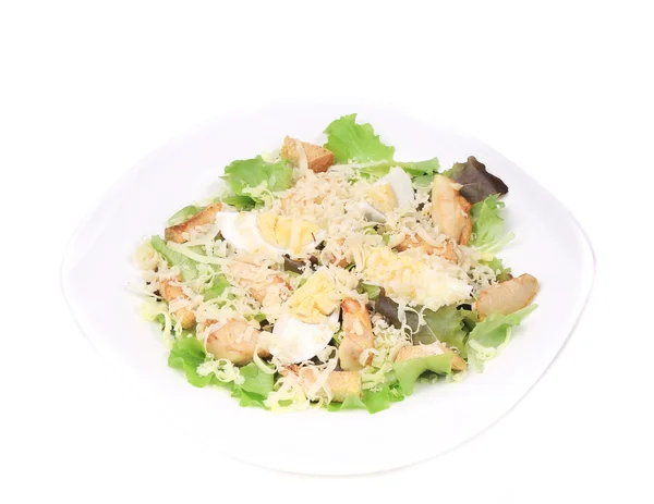 Caesar-Salat mit Eiern und Parmesan. — Stockfoto