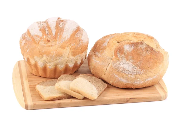 Chleb na desce do krojenia. — Zdjęcie stockowe