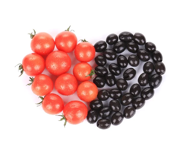 Pomidory i oliwki w kształcie serca. — Zdjęcie stockowe