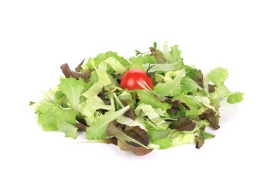 salata domates cherry ile karıştırın.