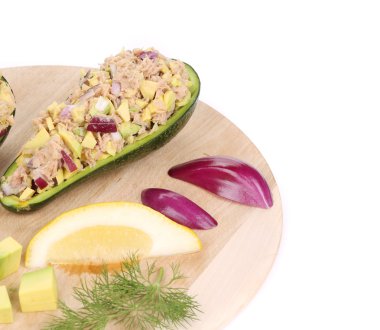 Avokado salatası ve tuna.