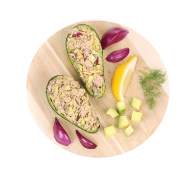 tabakta tuna ile Avokado salatası.