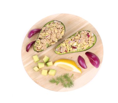 tabakta tuna ile Avokado salatası.