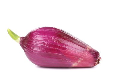 soyulmuş bir kırmızı soğan.