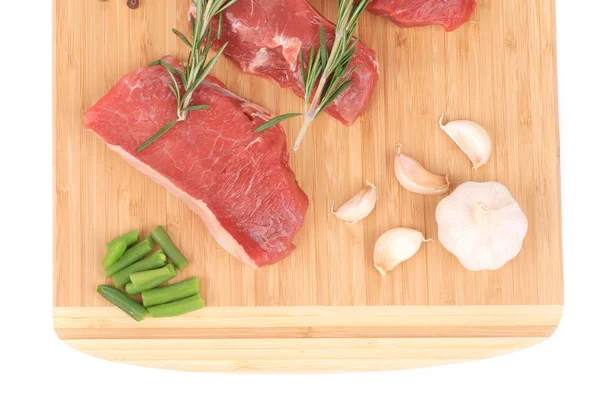 Filetes crudos en la tabla de cortar . — Foto de Stock