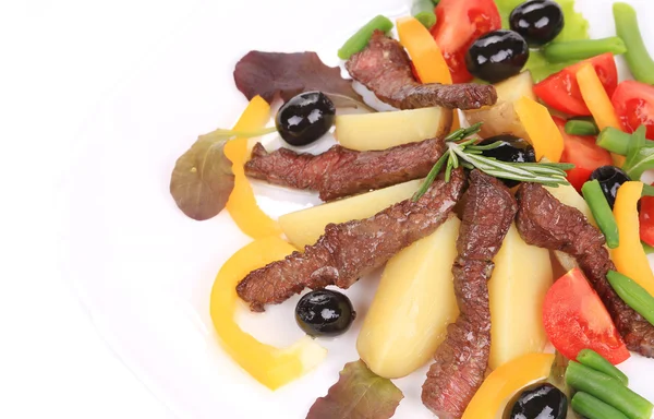 Salat mit Rinderfilet — Stockfoto