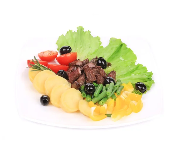 Salada com filé de carne bovina e batatas . — Fotografia de Stock