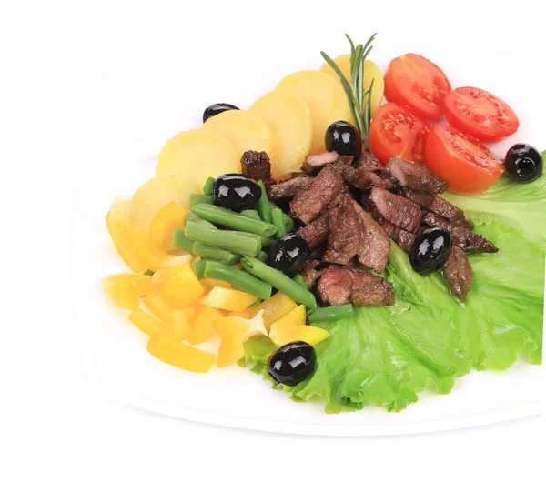 Salade met rundvlees filet en aardappelen. — Stockfoto