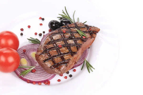 Große saftige Steak vom Grill mit Gemüse. — Stockfoto