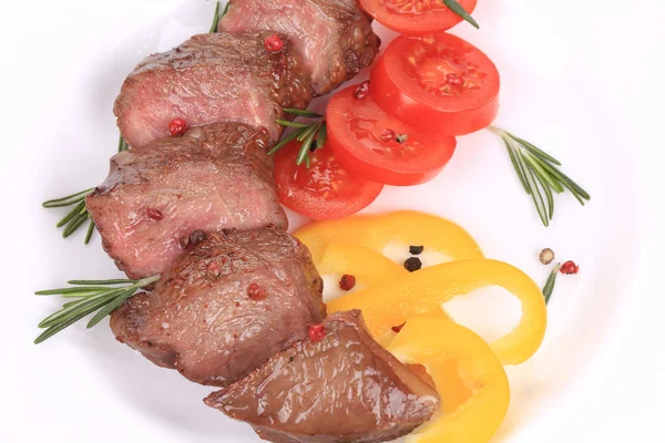 Rindersteaks mit Tomaten und Rosmarin. — Stockfoto