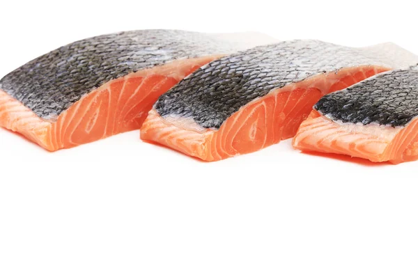 Färsk okokt röd fisk filé skivor. — Stockfoto