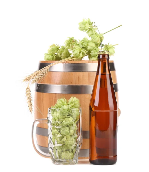 Barrel and bottle of beer with hop. — Stock Photo, Image