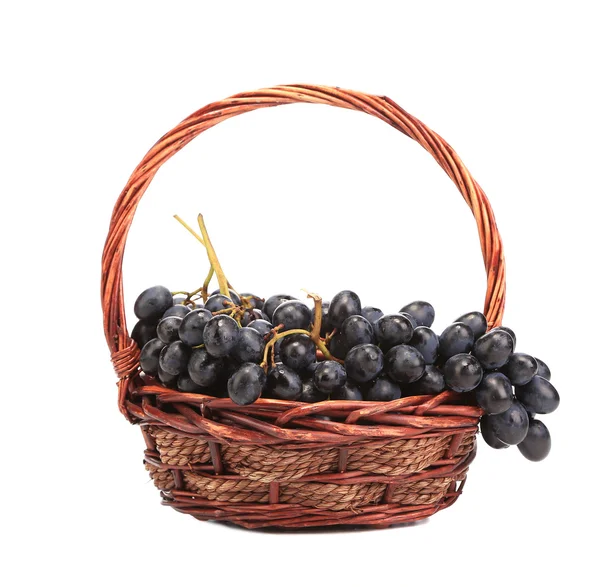 Red grapes in wicker basket. — Stock Photo, Image