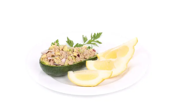 Avocado salad with tuna and lemon. — Stock Photo, Image