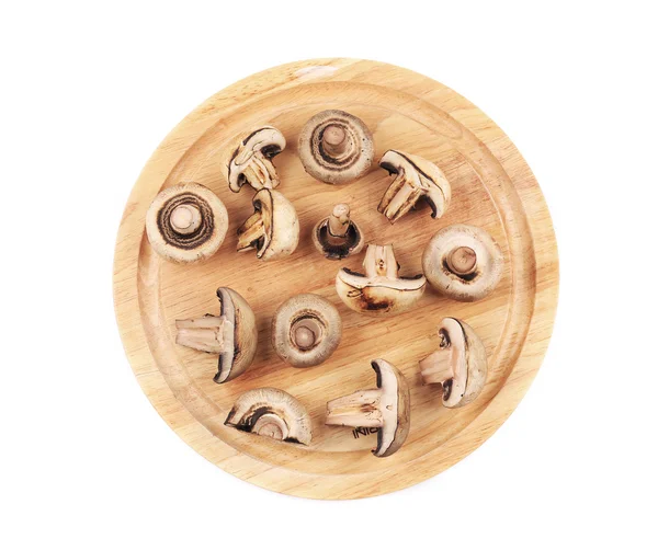 Гриби на дерев'яній тарілці . — стокове фото