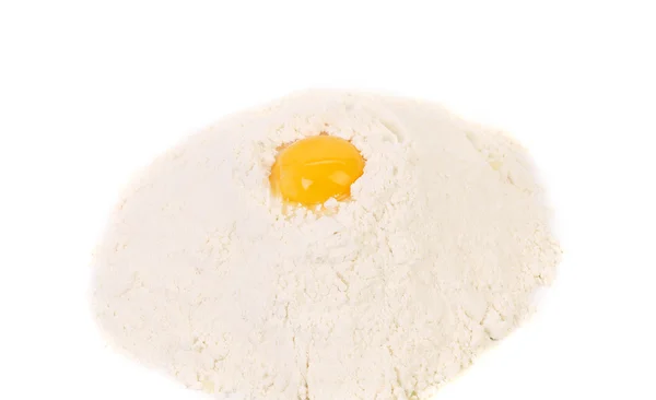 Gul rå äggula på mjöl. — Stockfoto