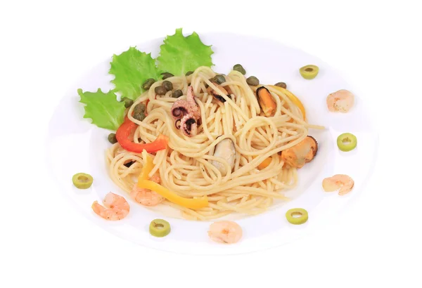 Havet sallad med spaghetti. — Stockfoto