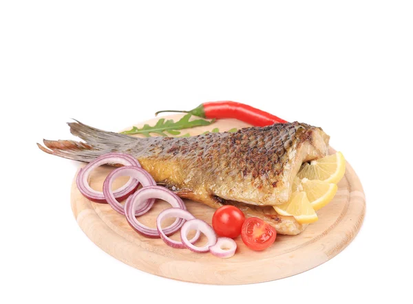 Gegrillter Fisch mit Gemüse. — Stockfoto