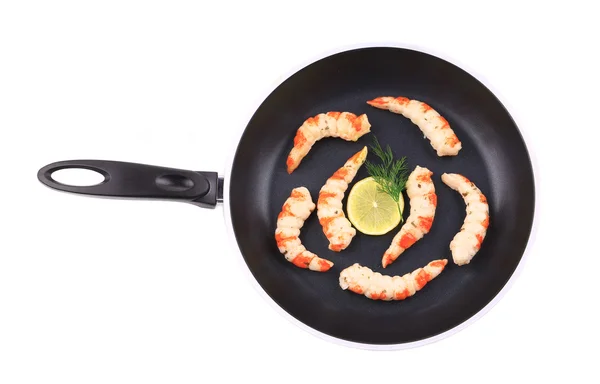 Crevettes non décortiquées cuites sur une poêle . — Photo