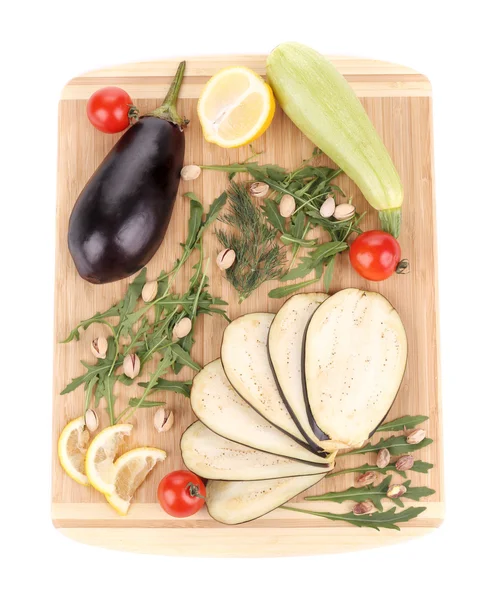 Grönsaker på träskiva. — Stockfoto