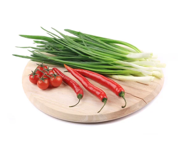Vegetables on wooden platter. — Stock Photo, Image
