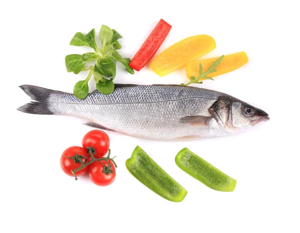 Färska havsabborre fisk med peppar. — Stockfoto