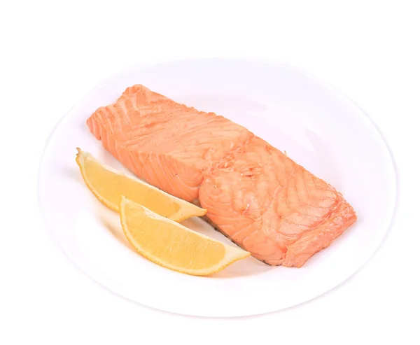 Fried salmon fillet on plate with lemon. — Stock Photo, Image