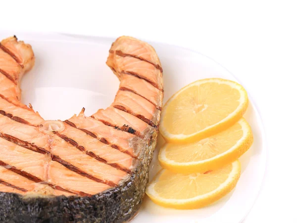 Steak de saumon frais grillé au citron . — Photo