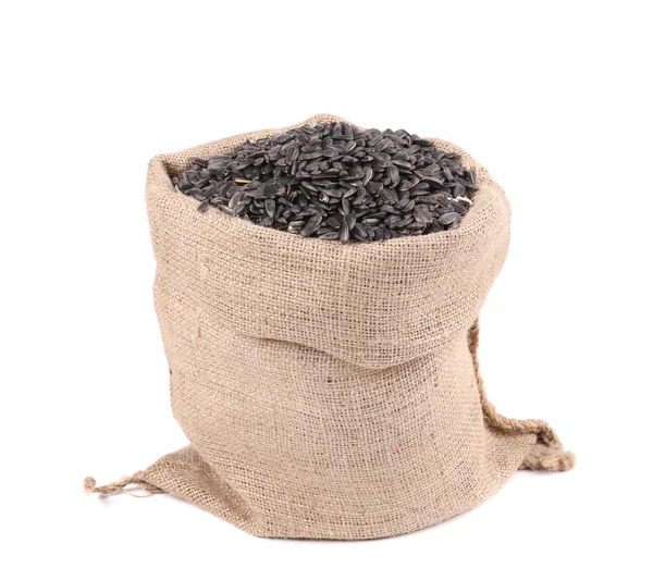 Czarne nasiona słonecznika w torbie z bliska. — Zdjęcie stockowe
